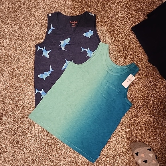 Boys tanks small (6-7) - Picture 1 of 2
